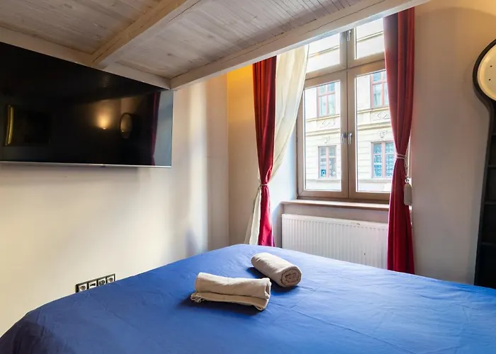 Lilly Main Train Station Old Town By The Heritage House Main Square Cracow