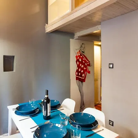 Lilly Main Train Station Old Town By The Heritage House Main Square Cracow